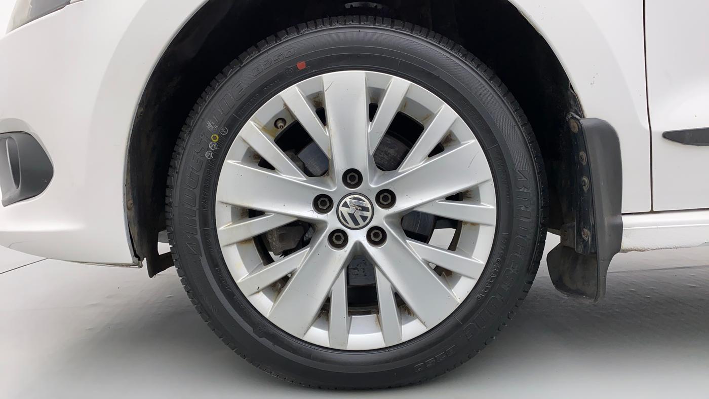2015 Volkswagen Vento HIGHLINE PETROL, Petrol, Manual, 86,089 km, Left FrontWheel