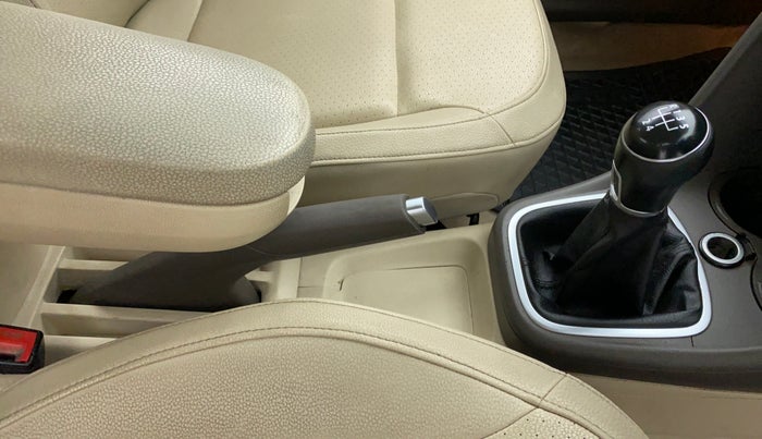 2015 Volkswagen Vento HIGHLINE PETROL, Petrol, Manual, 86,089 km, Gear Lever