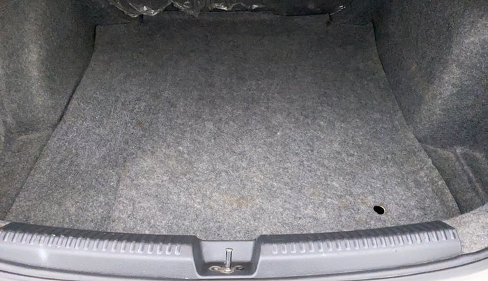 2015 Volkswagen Vento HIGHLINE PETROL, Petrol, Manual, 86,089 km, Boot Inside View