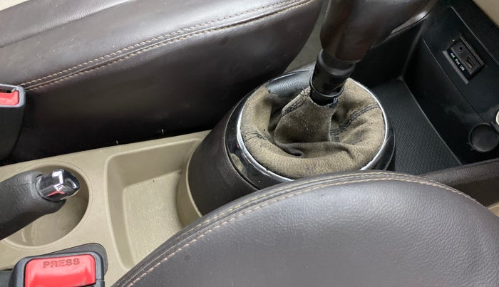 2012 Hyundai i20 ASTA 1.4 CRDI, Diesel, Manual, 1,21,416 km, Gear lever - Boot cover slightly torn