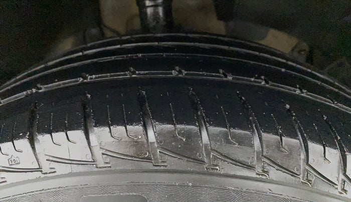 2015 Renault Duster 85 PS RXL DIESEL (OPT), Diesel, Manual, 63,550 km, Right Front Tyre Tread