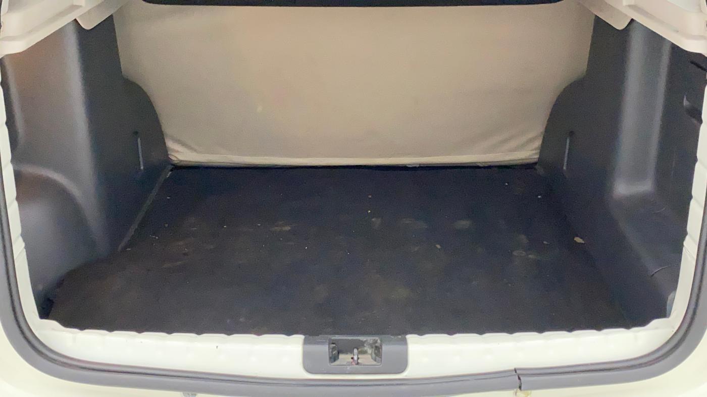 2015 Renault Duster 85 PS RXL DIESEL (OPT), Diesel, Manual, 63,550 km, Boot Inside