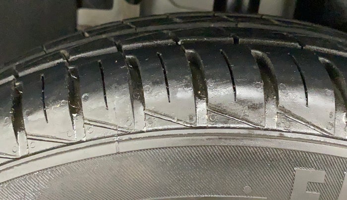 2023 Renault Kwid RXT 1.0, Petrol, Manual, 2,559 km, Left Front Tyre Tread