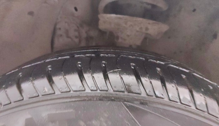 2015 Hyundai Elite i20 MAGNA 1.2, Petrol, Manual, 73,579 km, Left Front Tyre Tread