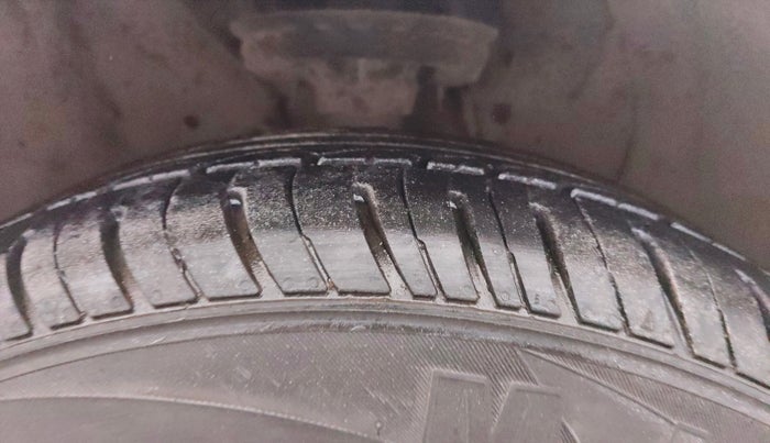 2015 Hyundai Elite i20 MAGNA 1.2, Petrol, Manual, 73,579 km, Right Front Tyre Tread