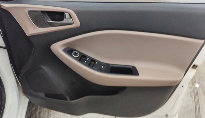 2015 Hyundai Elite i20 MAGNA 1.2, Petrol, Manual, 73,579 km, Driver Side Door Panels Control
