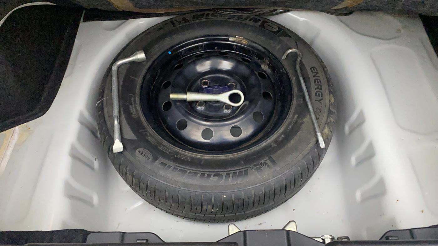 2017 Maruti Dzire VXI, Petrol, Manual, 26,429 km, Spare Tyre