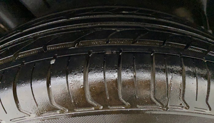 2017 Maruti Dzire VXI, Petrol, Manual, 26,429 km, Left Front Tyre Tread
