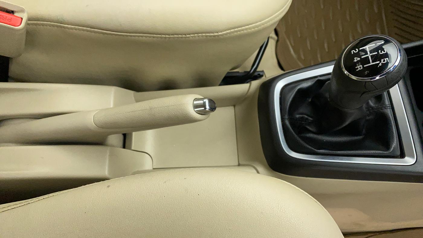 2017 Maruti Dzire VXI, Petrol, Manual, 26,429 km, Gear Lever