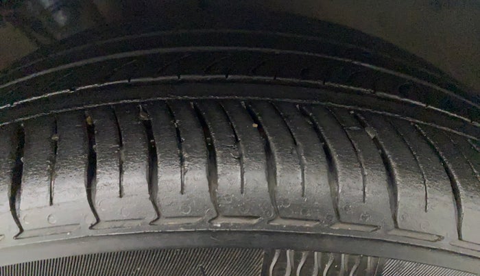 2021 Hyundai NEW I20 ASTA (O) 1.2 MT, Petrol, Manual, 17,708 km, Left Front Tyre Tread