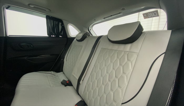 2021 Hyundai NEW I20 ASTA (O) 1.2 MT, Petrol, Manual, 17,708 km, Right Side Rear Door Cabin