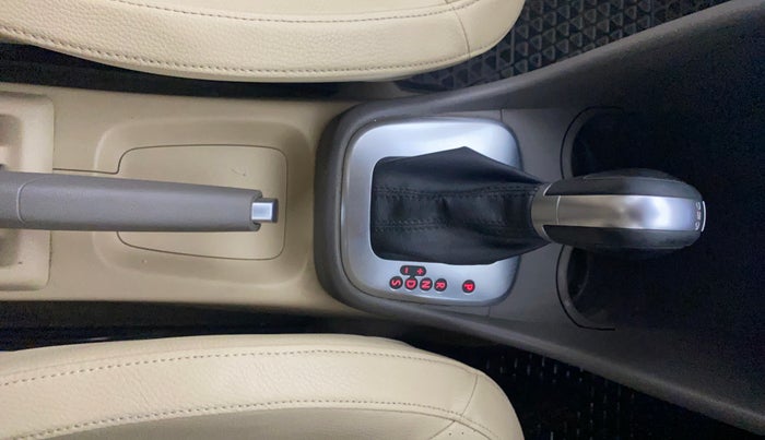 2017 Volkswagen Vento HIGHLINE PETROL AT, Petrol, Automatic, 76,300 km, Gear Lever