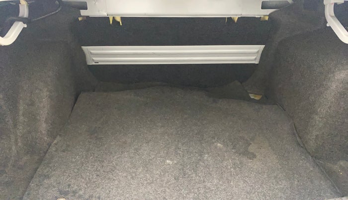 2017 Volkswagen Vento HIGHLINE PETROL AT, Petrol, Automatic, 76,300 km, Boot Inside