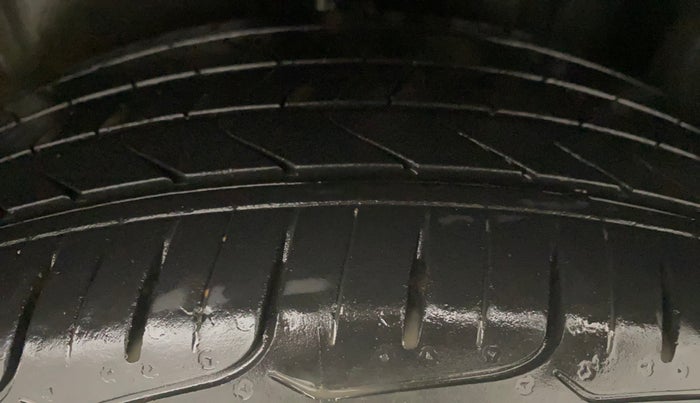 2017 Volkswagen Vento HIGHLINE PETROL AT, Petrol, Automatic, 76,300 km, Left Rear Tyre Tread