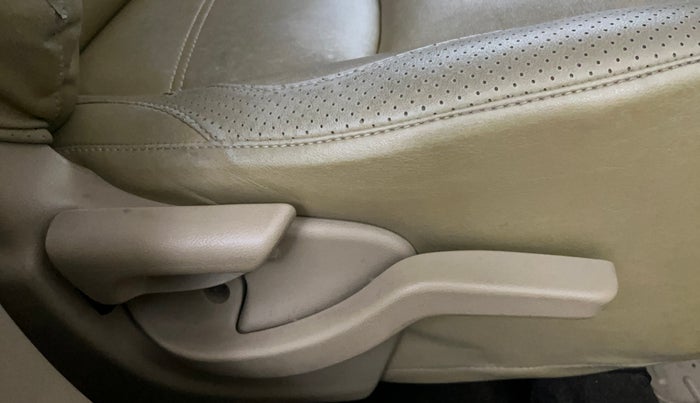 2015 Honda Mobilio 1.5L I-VTEC S, Petrol, Manual, 74,441 km, Driver Side Adjustment Panel