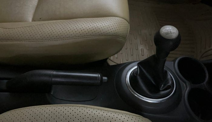 2015 Honda Mobilio 1.5L I-VTEC S, Petrol, Manual, 74,441 km, Gear Lever