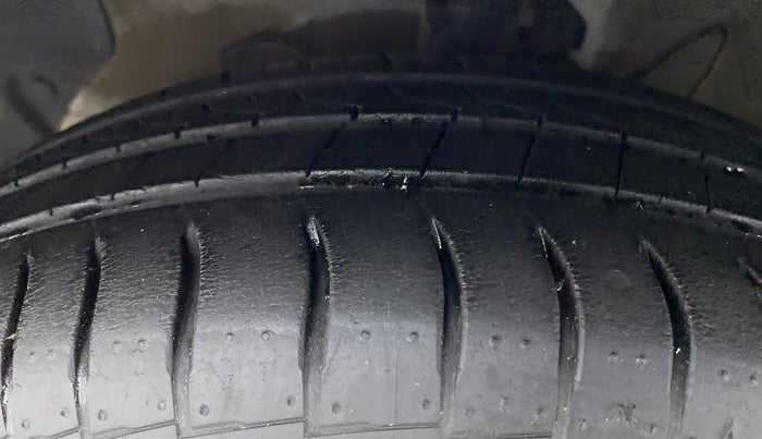 2019 Hyundai NEW SANTRO SPORTZ 1.1, Petrol, Manual, 30,327 km, Left Front Tyre Tread