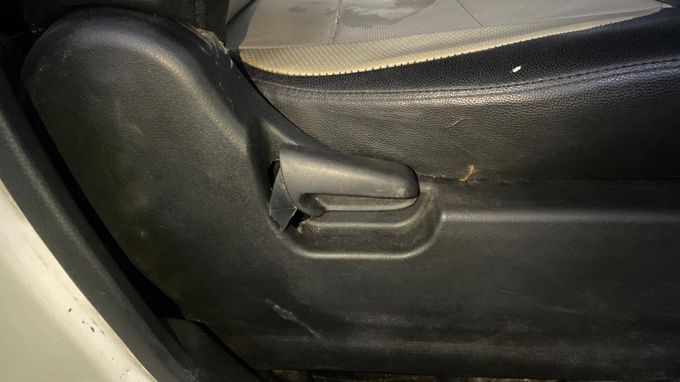 2016 Maruti Wagon R 1.0 LXI CNG, CNG, Manual, 75,117 km, Driver Side Adjustment Panel