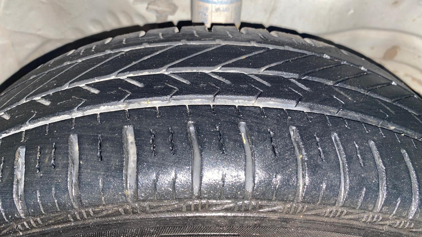 2016 Maruti Wagon R 1.0 LXI CNG, CNG, Manual, 75,117 km, Right Front Tyre Tread