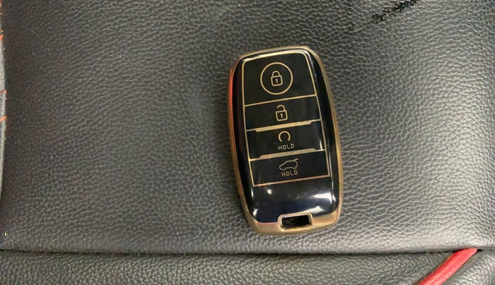 2020 KIA SONET HTX 1.0 IMT, Petrol, Manual, 17,370 km, Key Close Up