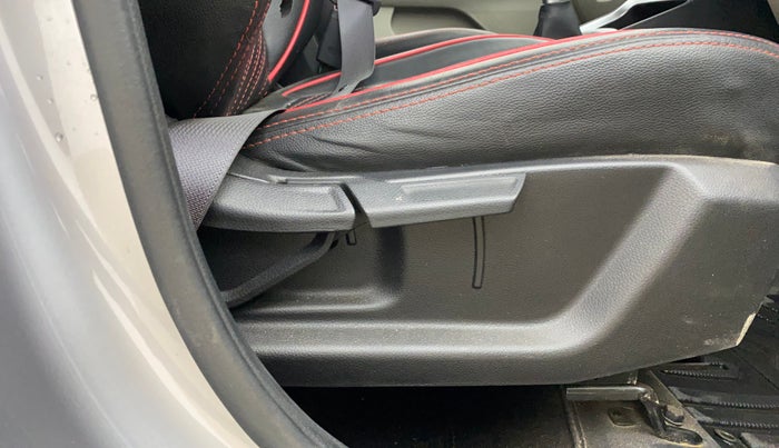 2020 KIA SONET HTX 1.0 IMT, Petrol, Manual, 17,370 km, Driver Side Adjustment Panel