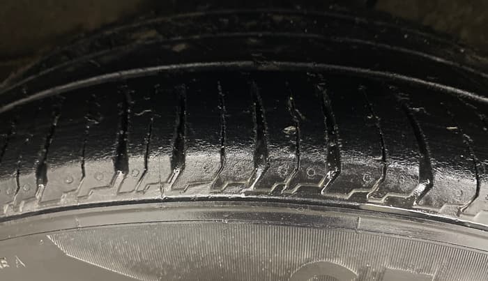 2017 Volkswagen Polo HIGHLINE1.5L, Diesel, Manual, 69,564 km, Right Front Tyre Tread