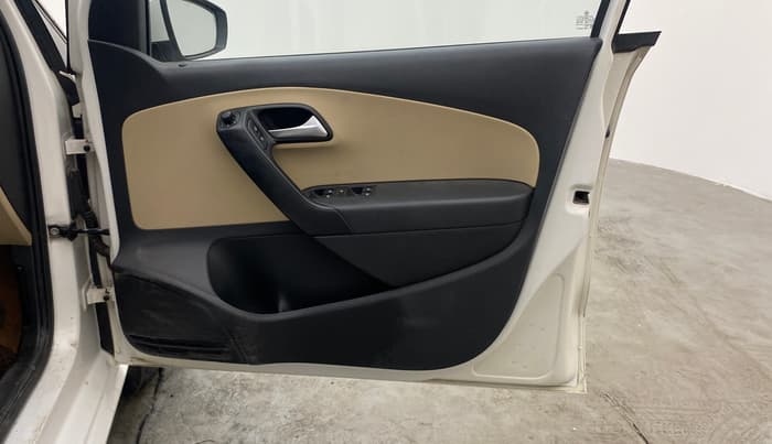 2017 Volkswagen Polo HIGHLINE1.5L, Diesel, Manual, 69,564 km, Driver Side Door Panels Control