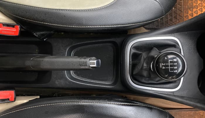 2017 Volkswagen Polo HIGHLINE1.5L, Diesel, Manual, 69,564 km, Gear Lever