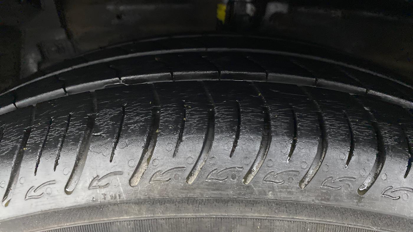 2014 Maruti Ertiga VXI, Petrol, Manual, 47,004 km, Left Front Tyre Tread