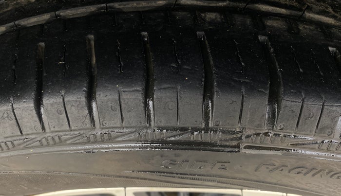 2018 Maruti Dzire ZDI PLUS, Diesel, Manual, 1,04,944 km, Right Rear Tyre Tread