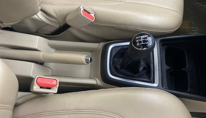 2018 Maruti Dzire ZDI PLUS, Diesel, Manual, 1,04,944 km, Gear Lever