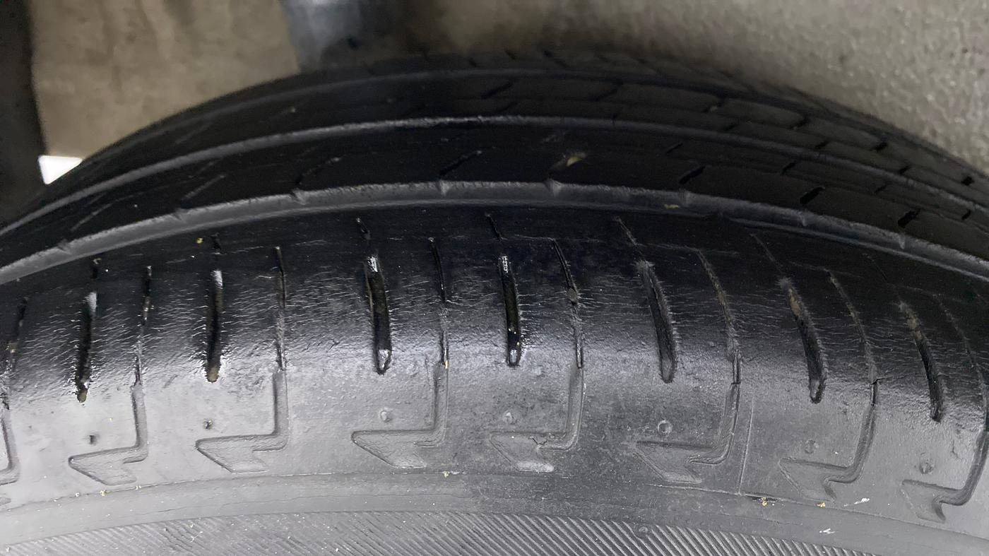 2018 Maruti IGNIS DELTA 1.2 K12 AMT, Petrol, Automatic, 23,717 km, Right Rear Tyre Tread