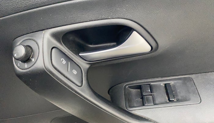 2020 Volkswagen Polo COMFORTLINE PLUS 1.0L MPI, Petrol, Manual, 86,105 km, Driver Side Door Panels Control