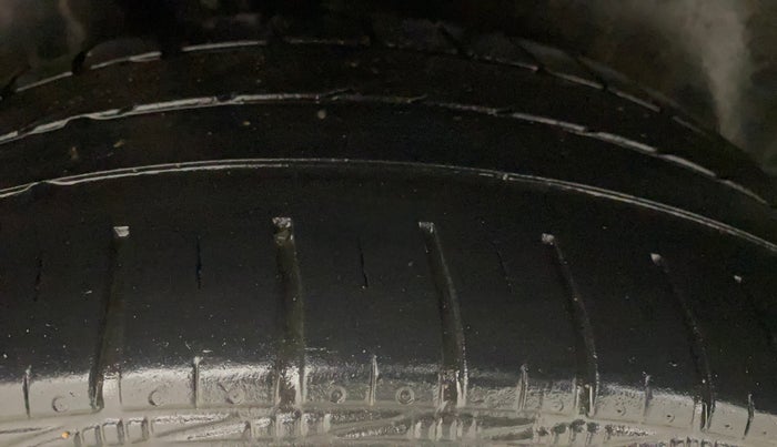 2020 Volkswagen Polo COMFORTLINE PLUS 1.0L MPI, Petrol, Manual, 86,105 km, Right Rear Tyre Tread