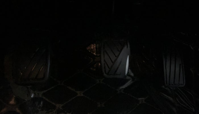 2021 Maruti Baleno SIGMA PETROL 1.2, CNG, Manual, 83,063 km, Pedals