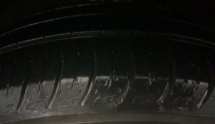 2021 Maruti Baleno SIGMA PETROL 1.2, CNG, Manual, 83,063 km, Left Front Tyre Tread