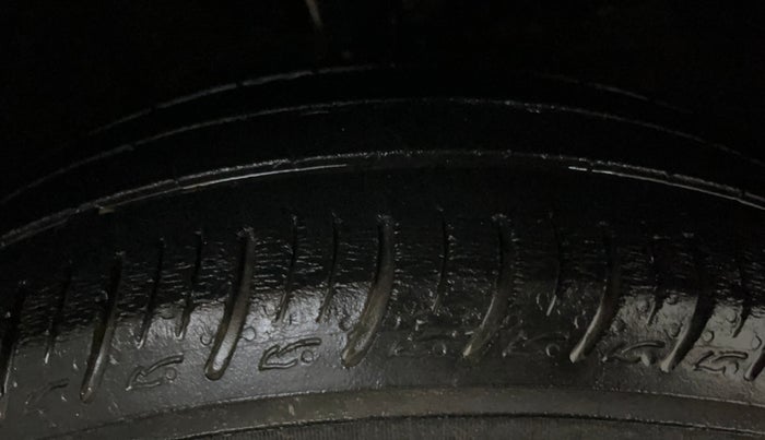 2021 Maruti Baleno SIGMA PETROL 1.2, CNG, Manual, 83,063 km, Right Front Tyre Tread