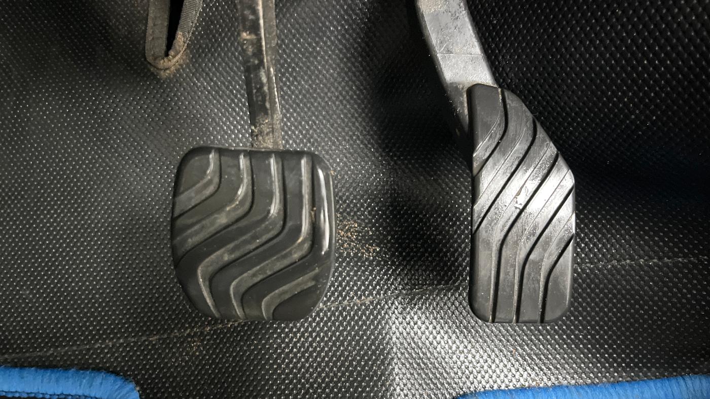 2024 Renault Kiger RXT AMT, Petrol, Automatic, 26,043 km, Pedals