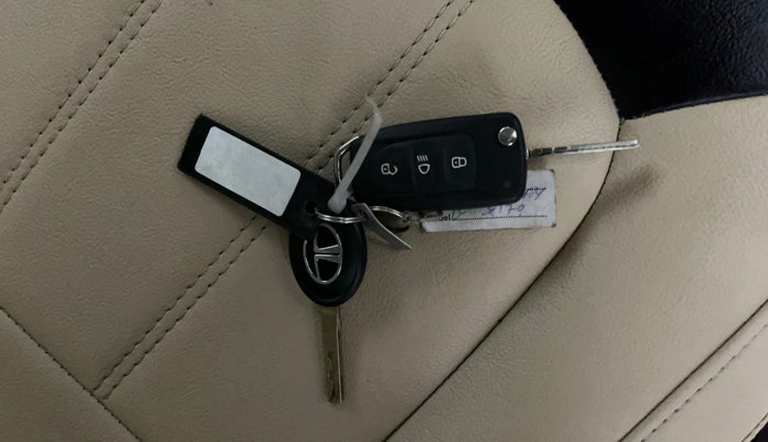 2019 Tata NEXON XM PETROL, Petrol, Manual, 50,599 km, Key Close Up