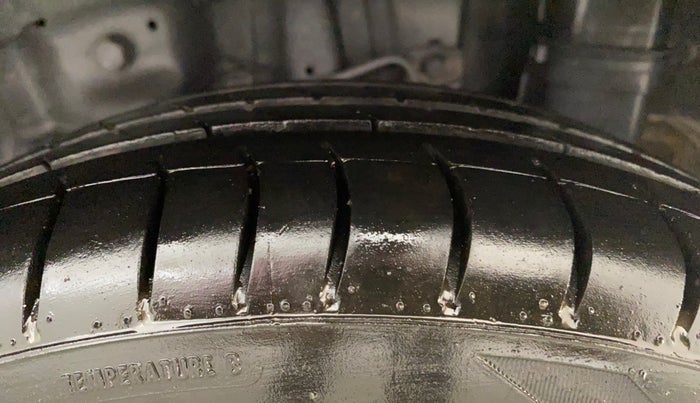 2017 Hyundai Eon MAGNA +, Petrol, Manual, 65,107 km, Left Rear Tyre Tread