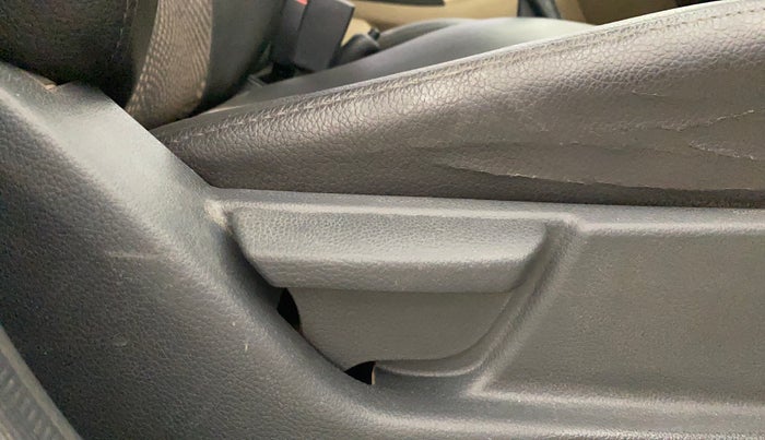 2017 Hyundai Eon MAGNA +, Petrol, Manual, 65,107 km, Driver Side Adjustment Panel