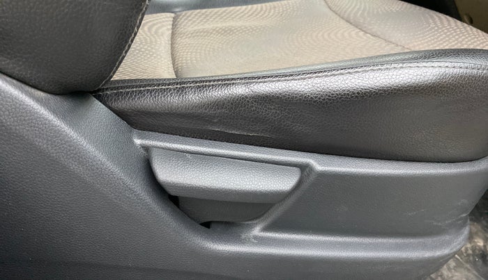 2015 Hyundai Eon SPORTZ, Petrol, Manual, 24,924 km, Driver Side Adjustment Panel