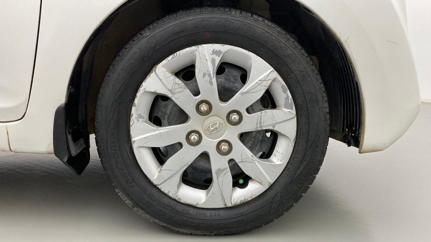 2015 Hyundai Eon SPORTZ, Petrol, Manual, 24,924 km, Right Front Wheel