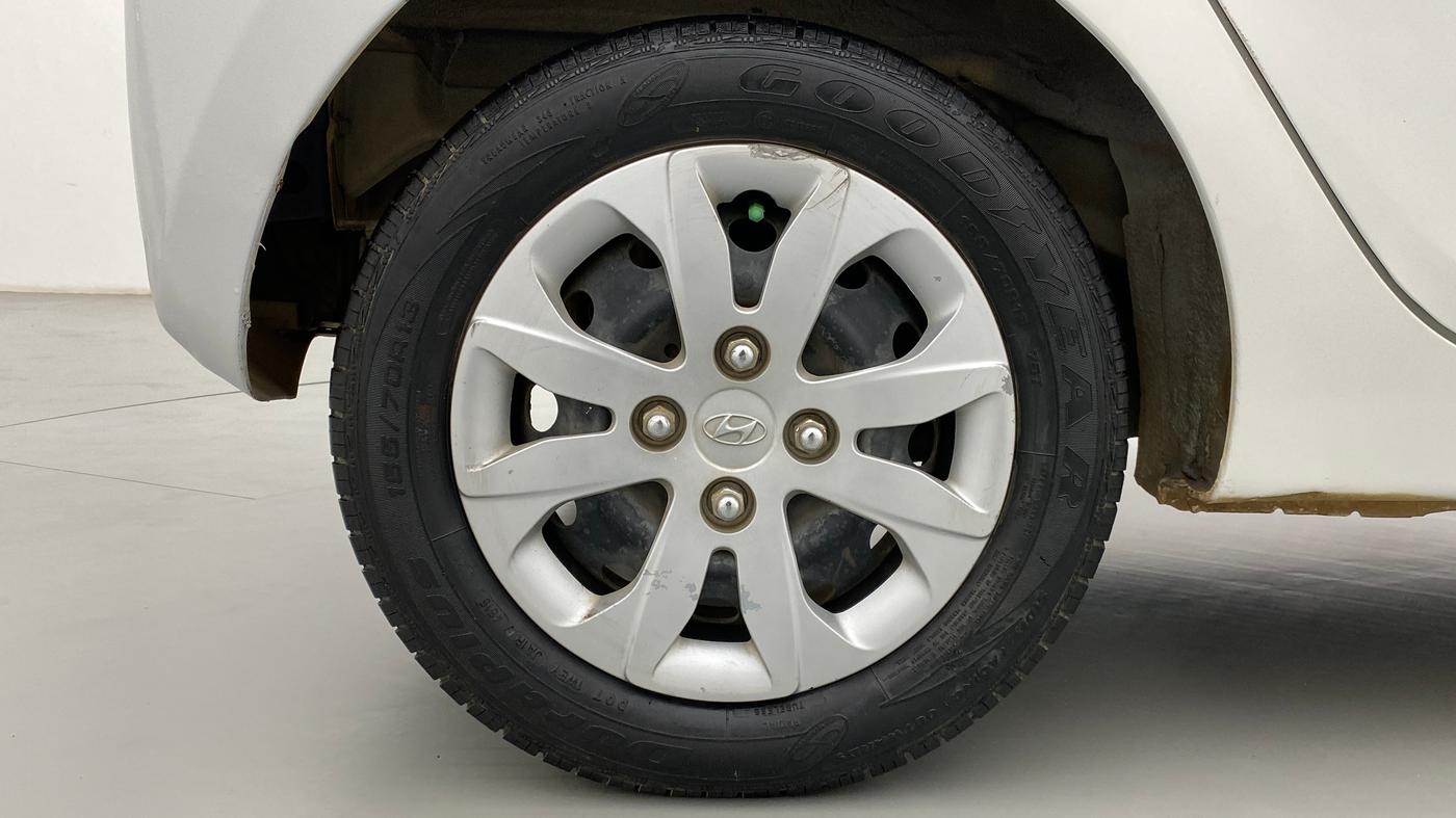 2015 Hyundai Eon SPORTZ, Petrol, Manual, 24,924 km, Right Rear Wheel