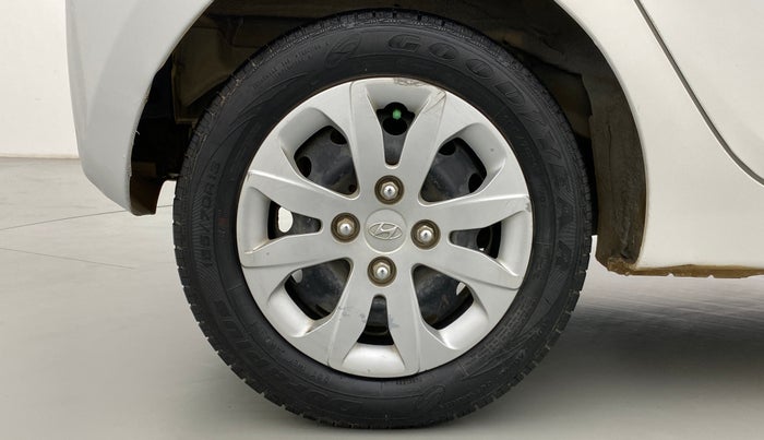 2015 Hyundai Eon SPORTZ, Petrol, Manual, 24,924 km, Right Rear Wheel