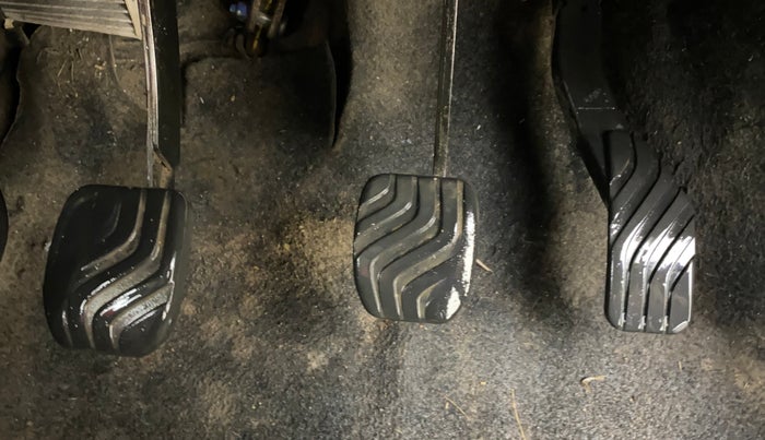 2017 Renault Kwid RXL, Petrol, Manual, 1,02,238 km, Pedals