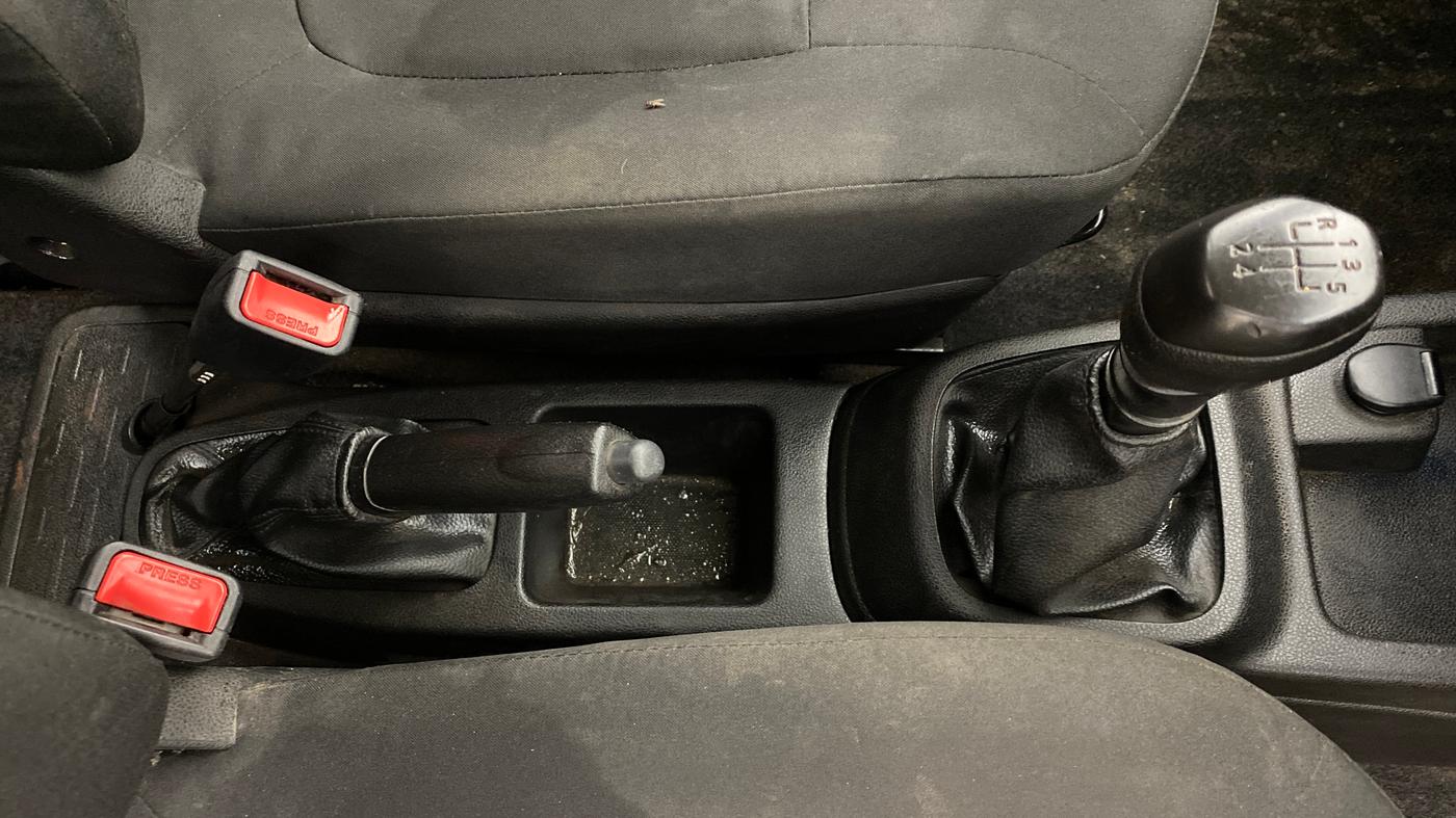 2017 Renault Kwid RXL, Petrol, Manual, 1,02,238 km, Gear Lever