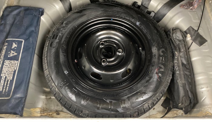 2017 Renault Kwid RXL, Petrol, Manual, 1,02,238 km, Spare Tyre