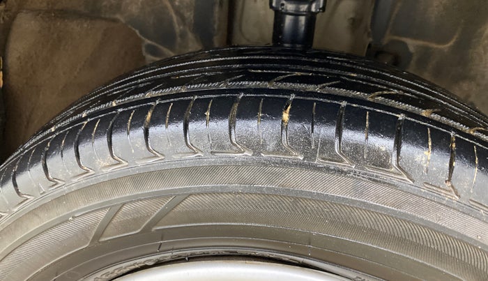 2017 Renault Kwid RXL, Petrol, Manual, 1,02,238 km, Right Front Tyre Tread