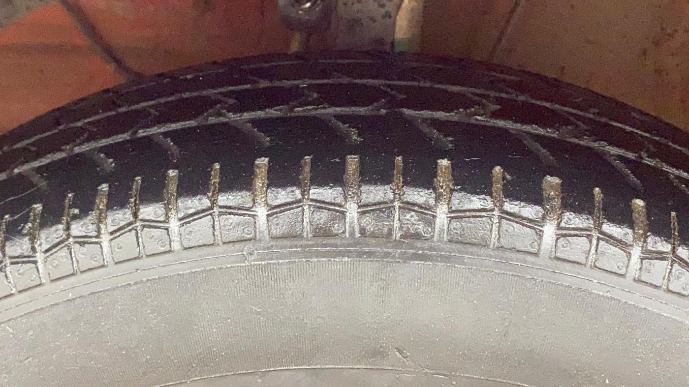 2022 Maruti Swift VXI, Petrol, Manual, 40,862 km, Left Front Tyre Tread